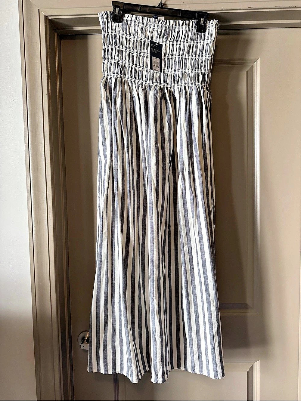 Universal Thread Striped Dress in White & Gray Size Medium NWT